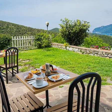 Lo Zefiro Bed & Breakfast 4*