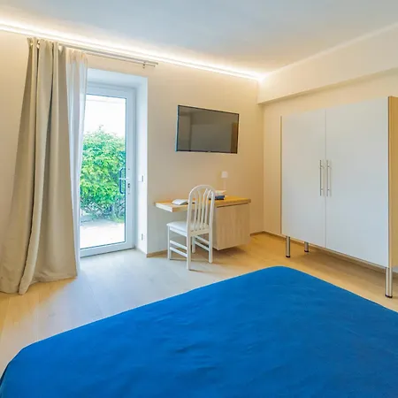 Lo Zefiro فندق مبيت وإفطار 4*