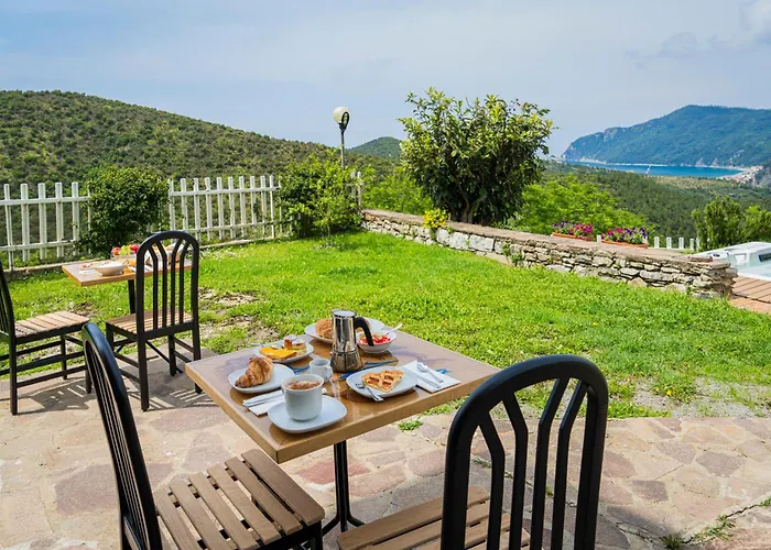 Lo Zefiro Bed & Breakfast 4*